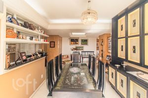 Image 4 - 894972