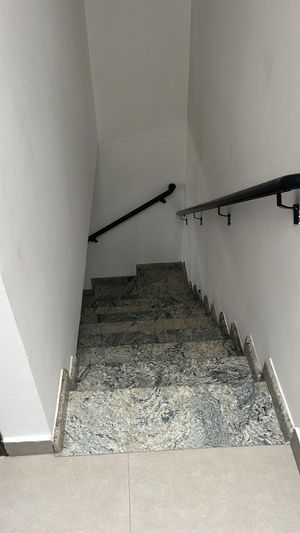 Image 6 - 894973