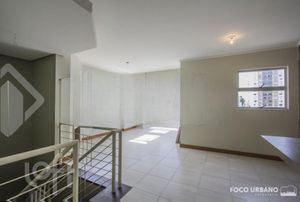 Image 4 - 894988