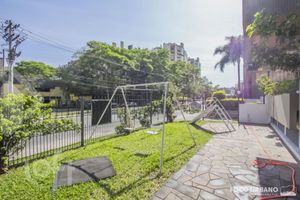 Image 17 - 894988