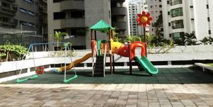 Image 15 - 894990