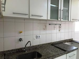 Image 4 - 894990