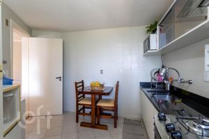 Image 10 - 894992