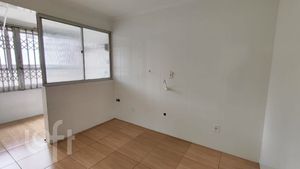 Image 4 - 894996