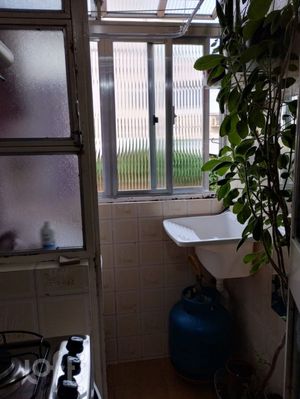 Image 7 - 894998
