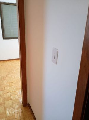 Image 21 - 895000