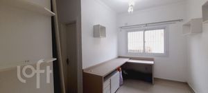 Image 7 - 895001