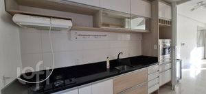 Image 3 - 895001