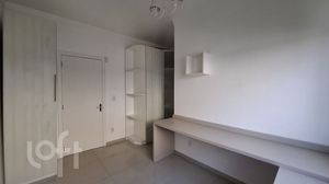 Image 10 - 895001