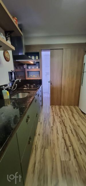 Image 17 - 895003