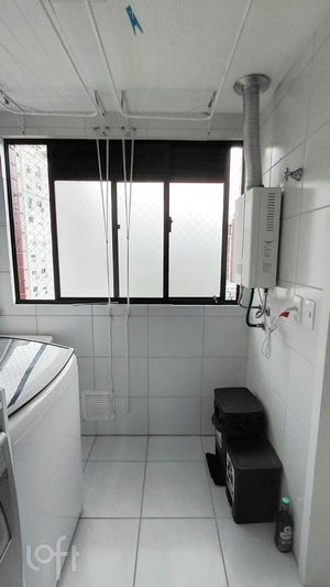 Image 21 - 895004