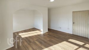 Image 3 - 895009