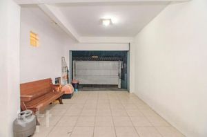 Image 31 - 895011