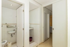 Image 11 - 895012
