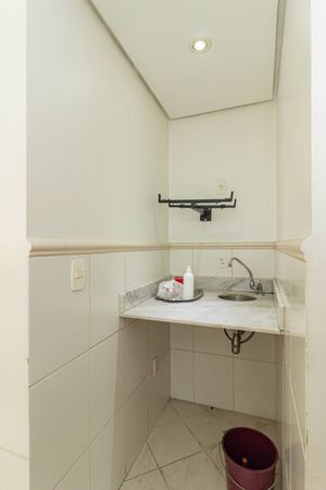 Image 13 - 895012