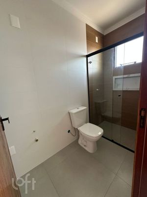 Image 17 - 895015
