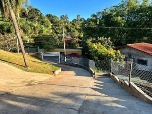 Image 10 - 895022