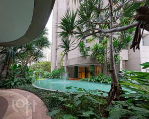 Image 29 - 895065