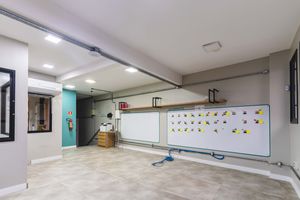 Image 10 - 895073