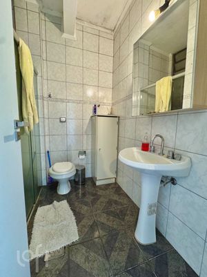 Image 19 - 895108