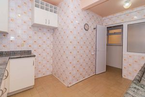 Image 18 - 895121