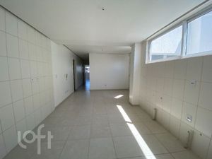 Image 6 - 895122