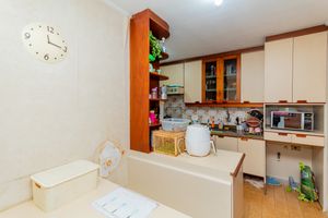 Image 18 - 895148