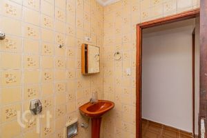 Image 12 - 895164
