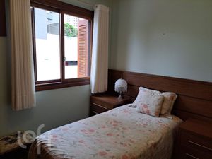Image 19 - 895166