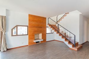 Image 6 - 895168