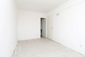Image 19 - 895172