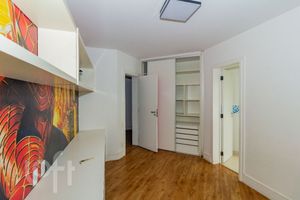 Image 10 - 895183