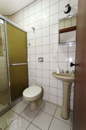 Image 19 - 895185
