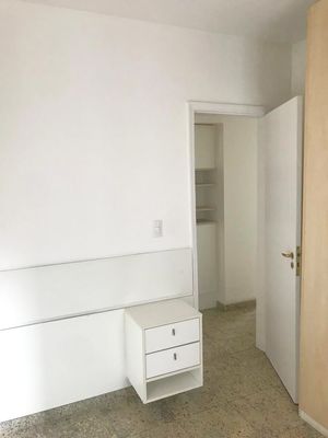 Image 19 - 895191