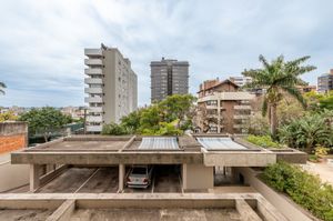 Image 7 - 895200