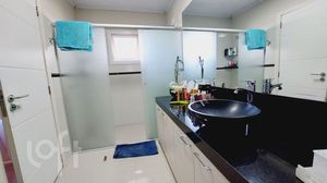 Image 10 - 895213