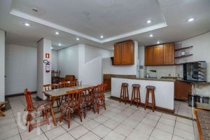 Image 10 - 895225
