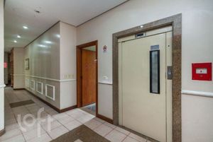 Image 9 - 895225