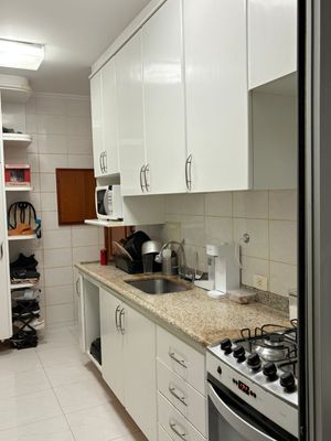 Image 10 - 895230