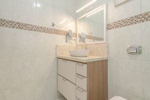 Image 14 - 895248