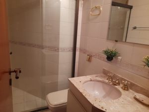 Image 10 - 895257