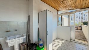 Image 22 - 895258