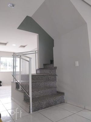 Image 8 - 895259