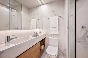 Image 3 - 895297