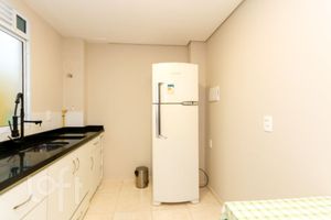 Image 3 - 895305