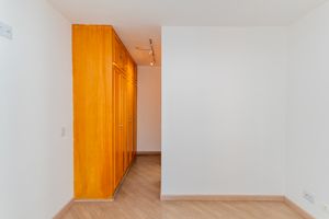 Image 21 - 895306