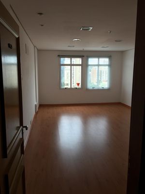 Image 4 - 895307