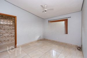 Image 1 - 895316