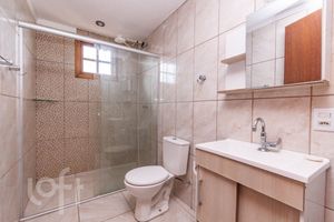 Image 18 - 895316
