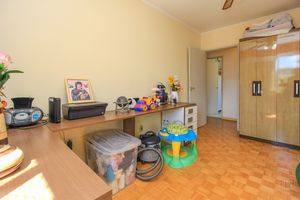 Image 11 - 895317